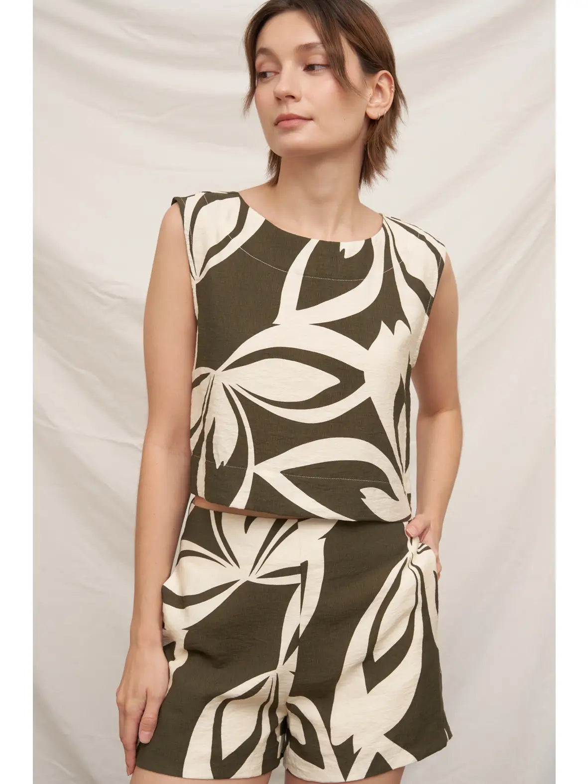 En Crème Printed Sleeveless Cropped Top