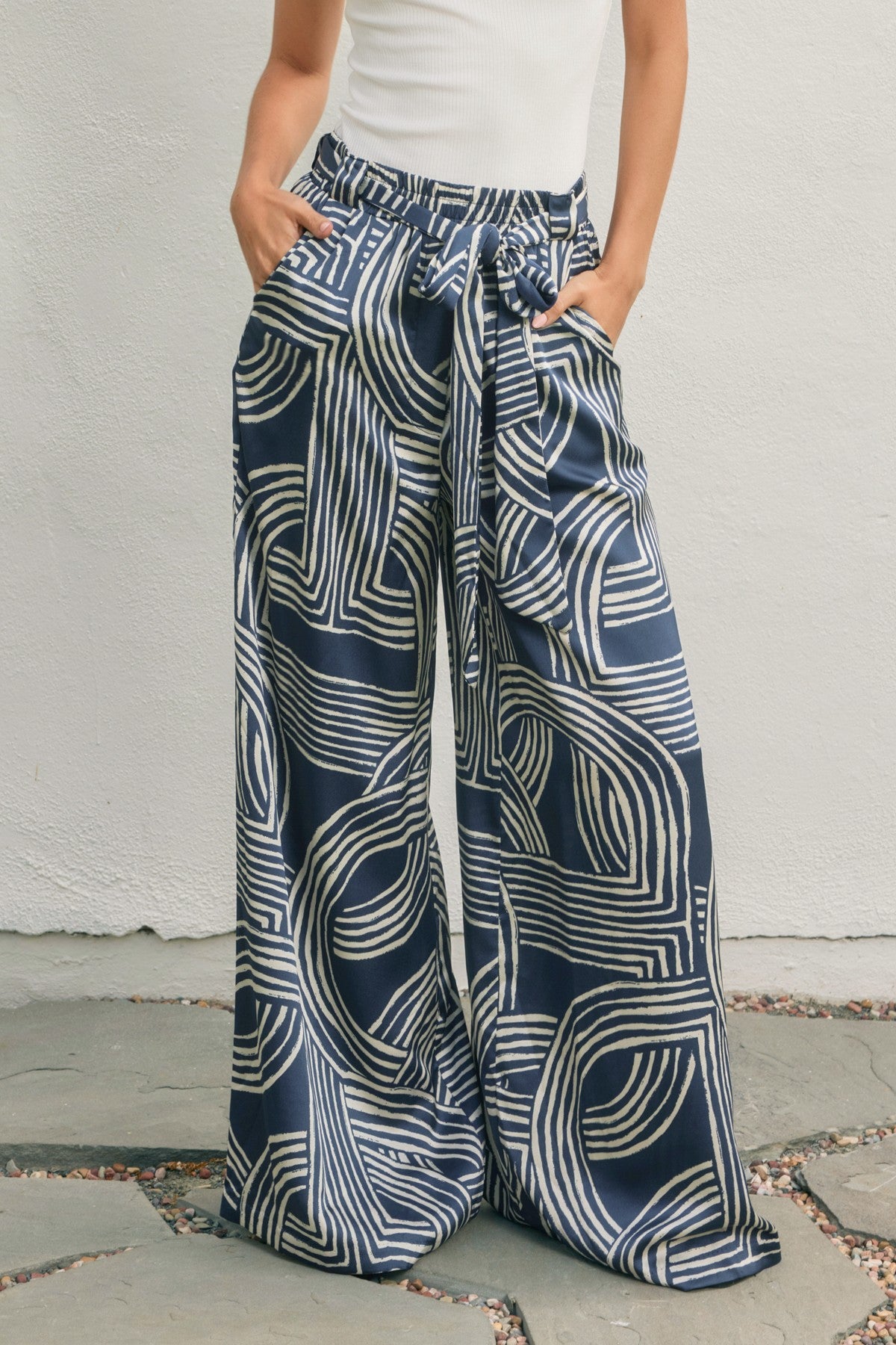 Dress Forum Monochrome Motion Looped Belt Pants