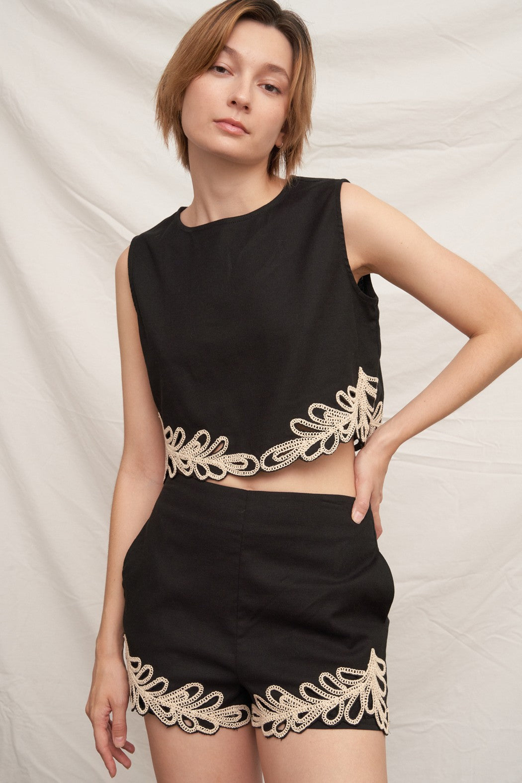 En Crème Crochet Trim Sleeveless Cropped Top