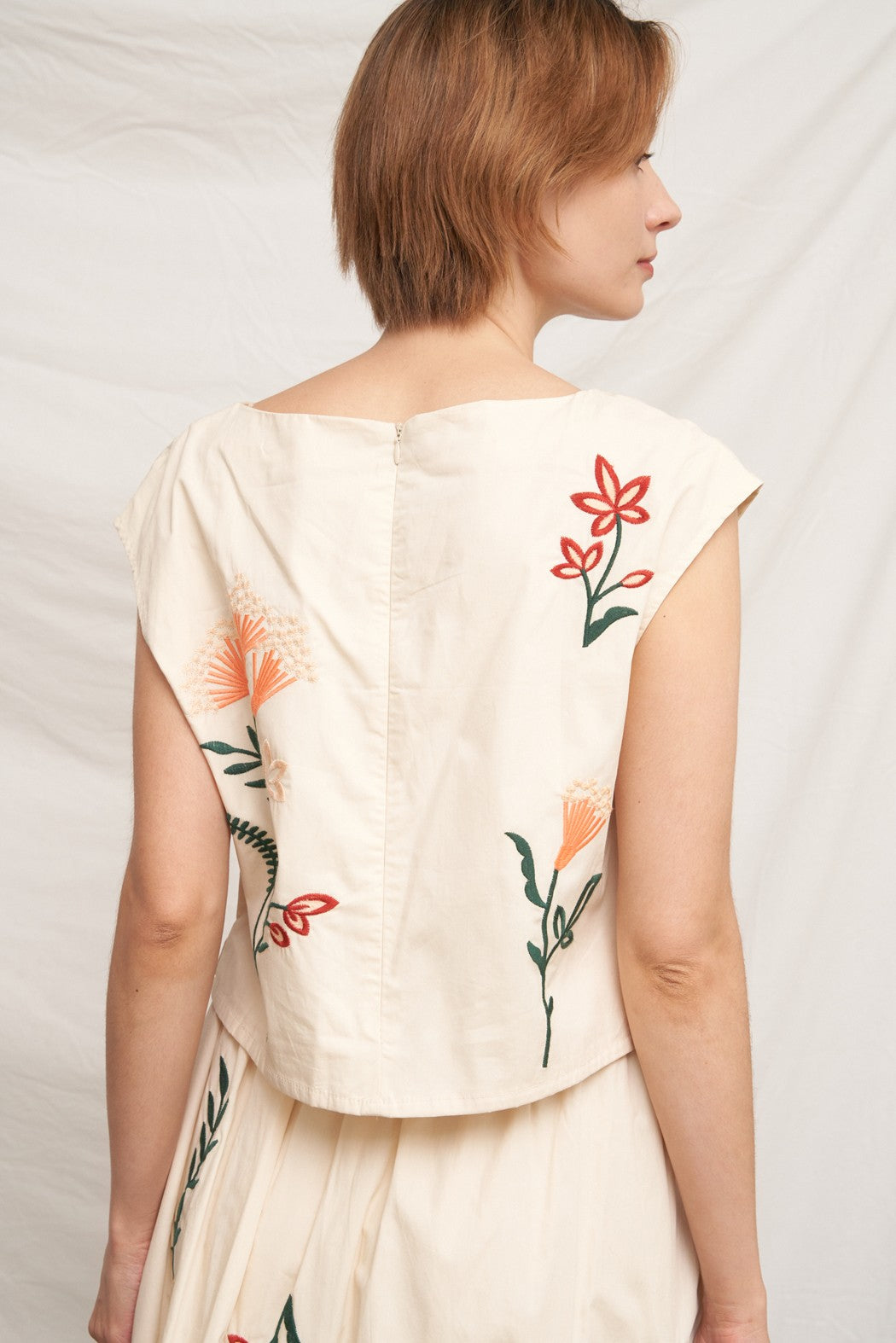 En Crème Cap Sleeve Floral Embroidered Detail Top