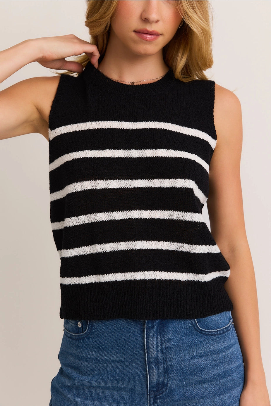 LE LIS Round Neck Sweater Tank