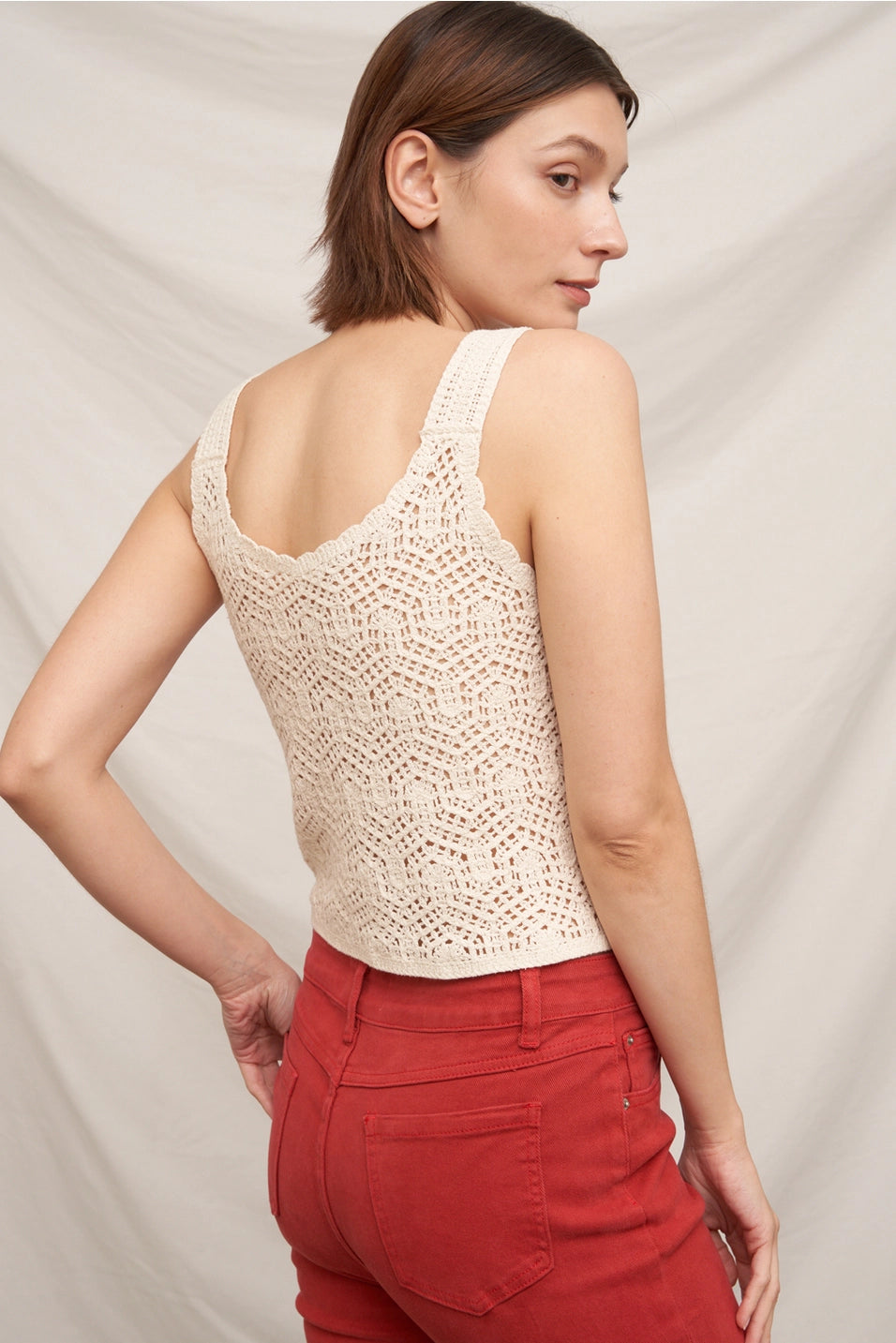 En Crème Sleeveless Floral Embroidered Crochet Cropped Top