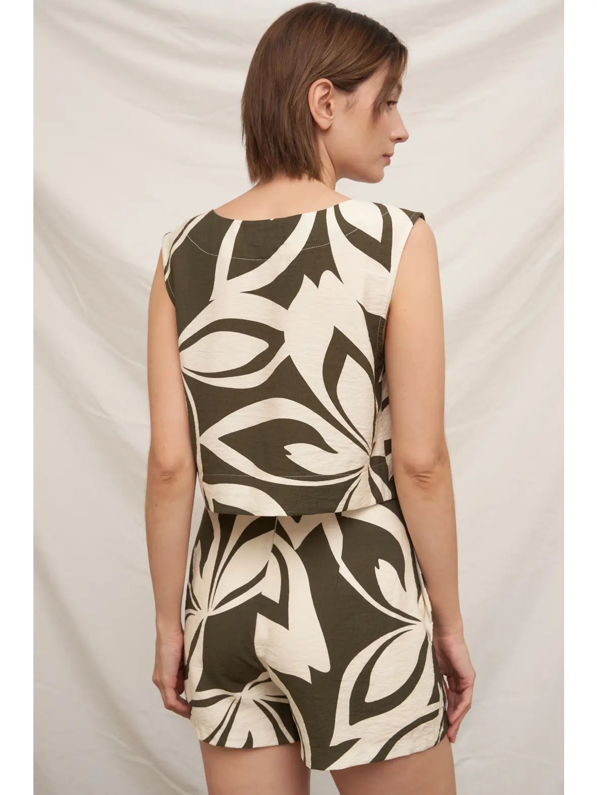 En Crème Printed Sleeveless Cropped Top