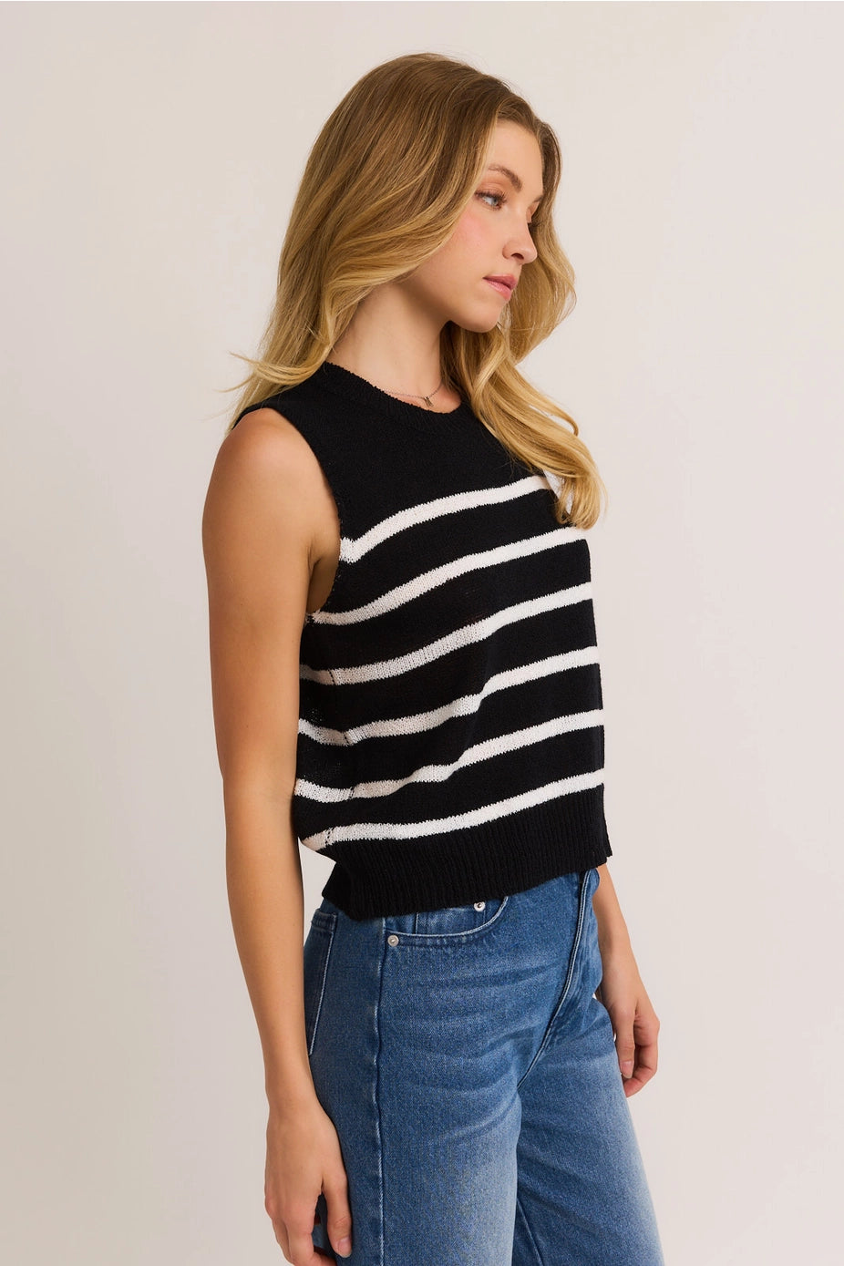LE LIS Round Neck Sweater Tank