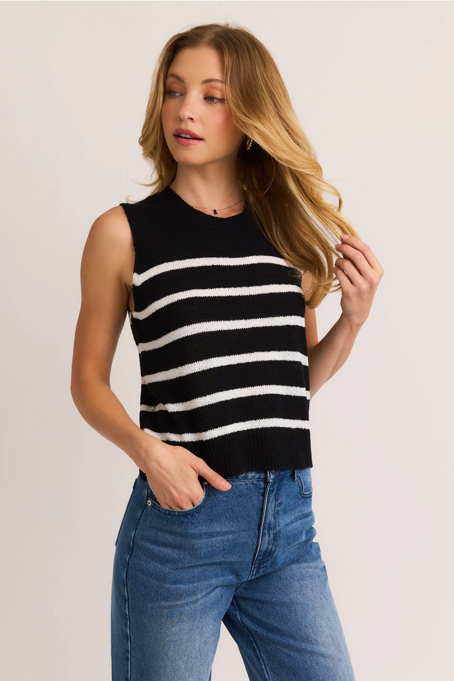 LE LIS Round Neck Sweater Tank